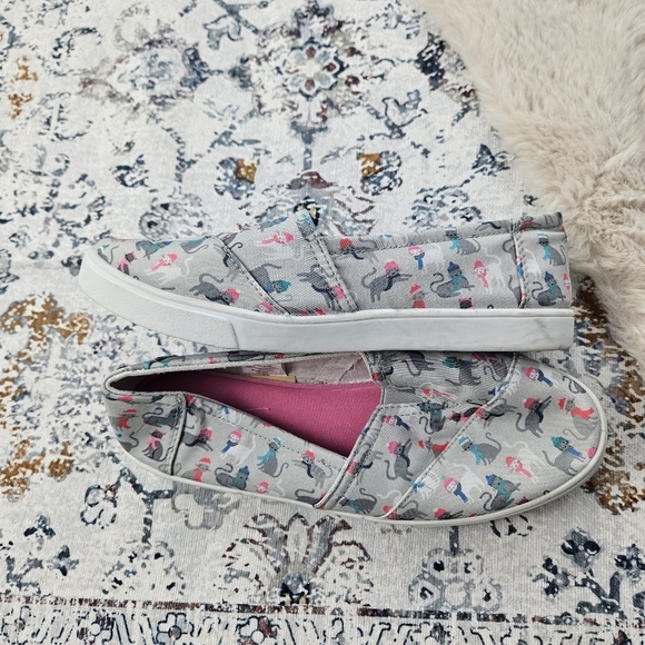 Isaac Mizrahi Shoes Women US 9.5 Gray Pink Cat Print Slip-on Memory Foam - Picture 10 of 12